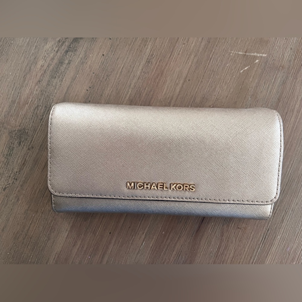 Michael Kors Crossbody Wallet